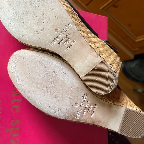 Kate Spade Rattan Wedge Heels Size 7.5 - Peep Toe & 🎀 Detail for Summer ☀️ - Picture 12 of 13